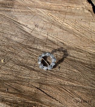 Srebrna broszka wianek z markazytami to perfekcyjny dodatek, który urozmaici kobiece stylizacje. Zjawiskowo mieniące się i zachowane wyłącznie w niezwykłych barwach nasze broszki nadadzą wieczornej kreacji nowego wy2.JPG